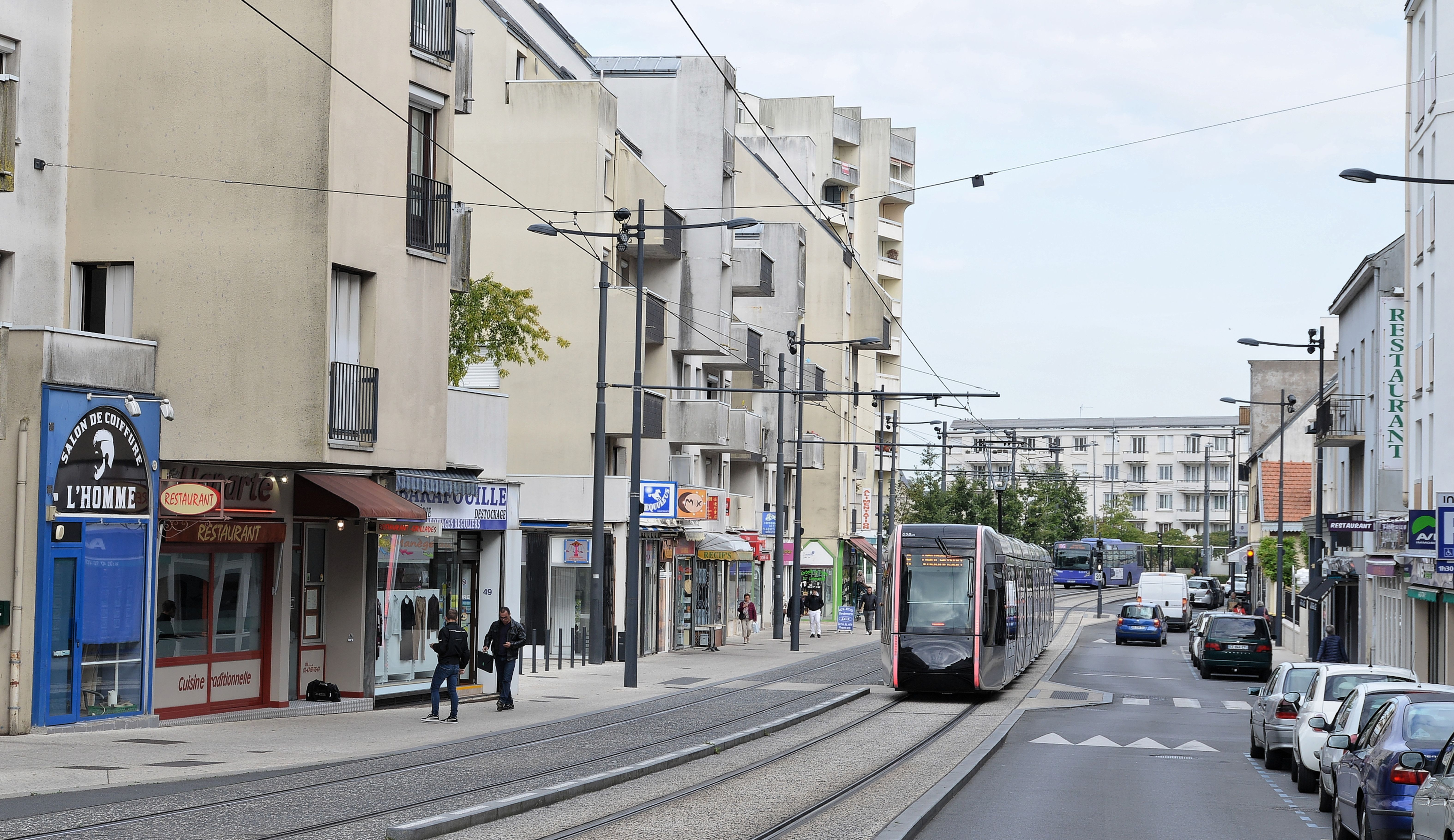 joue-les-tours_commerces_rue_gamard.jpg