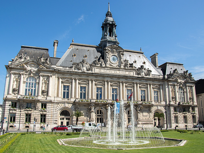 mairie de tours fontaines