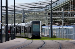 Tramway en gare de Tours _ basse def_ L de Serres
